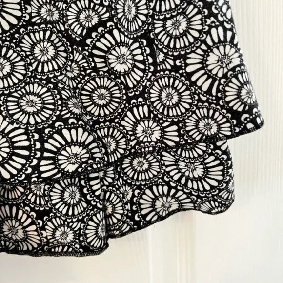 LOFT Soft Cotton Black & White Patterned Tiered Short Skirt - Picture 4 of 6